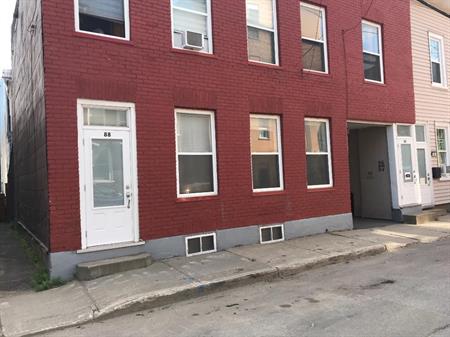 TRANSFERT DE BAIL : 3 1/2 LUMINEUX (quartier St-Sauveur)