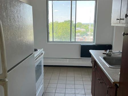 2 CH - 1 SDB - Montréal - $1,675 /mo