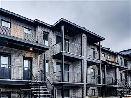 235 Rue De Liverpool (Plateau) Logement 2cc Lumineux, Bien Situé Et Prêt à Emménager!