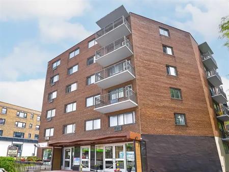 5450 Queen-Mary | 5450 Chemin Queen-Mary, Montreal