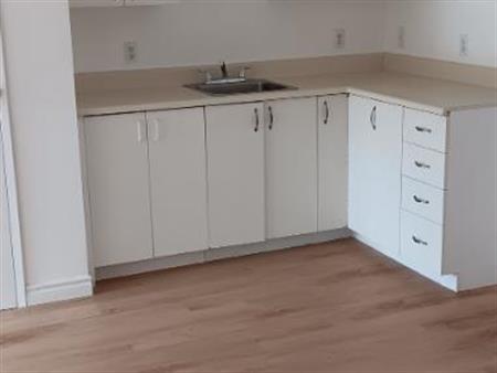 31/2 Québec**Charlesbourg**Dernier étage**Impeccable**Disponible
