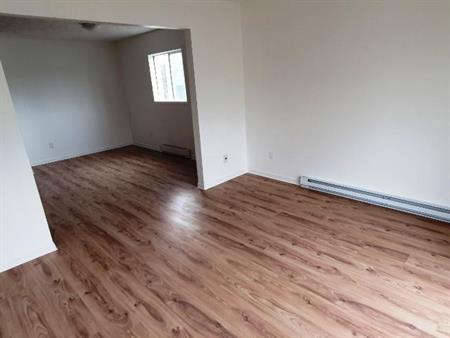 4 ½ à louer, à 2 pas du CHUS et Cegep – Disponible dès le 1er juillet !