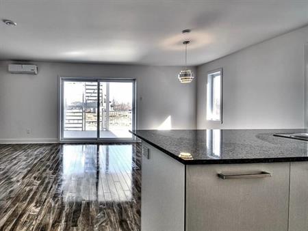 Superbe Condo 5 ½ Contemporain à Louer