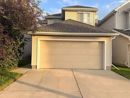 Beautiful Family Home in Cougar Ridge! 4 Bedroom House | 141 Cougartown Circle Southwest, Calgary