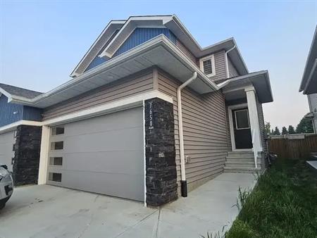 Beautiful Upper Unit Half Duplex with Modern Finishes | 7650 Creighton Place Southwest, Edmonton