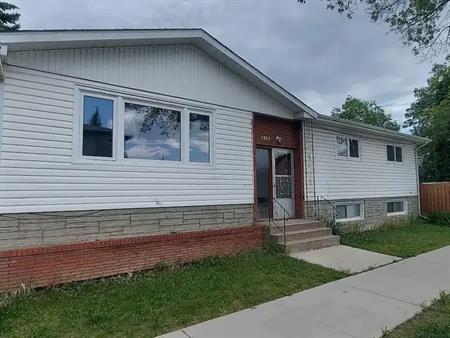 Spacious Updated Main Floor Bungalow in Mckernan, Minutes from UofA | 7835 113 Street, Edmonton