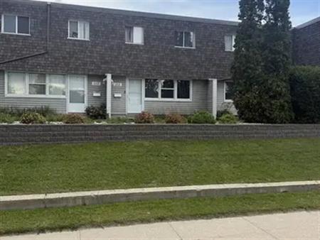 Townhouse 3 bedroom for rent | 112 - 112 Village On The Green Northwest, Edmonton