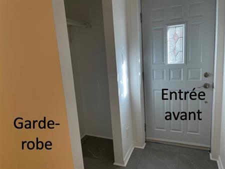 Appartement de 1410 pi3 sur 2 étages - Libre 1er août
