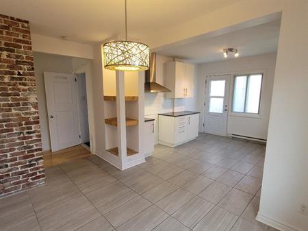 Spacieux 5 ½ , Ahuntsic, 2 Chambre(s) Disponibilité: 1 août 2025, 1 725 $ / mois