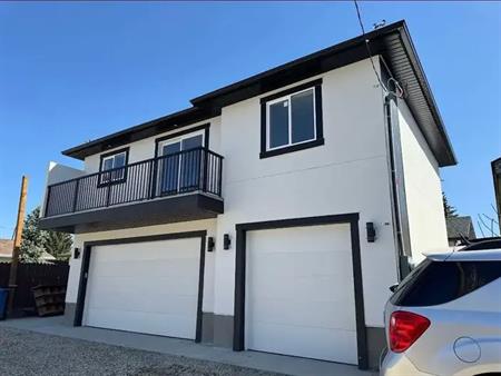 Two bedroom Carriage house with single garage | Calgary