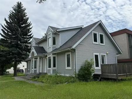 Stunning Newly Renovated Rental – 2Bed +Den / 1.5 Bath – Prime Central Location! | Edmonton