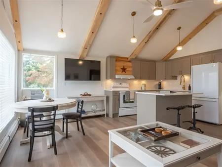 Cozy, historic, newly renovated suite | 2208 17 Street Southwest, Calgary