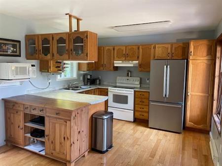 MAISON A LOUER 1er ETAGE $1950 (non meublée) $2250 meublee. 1er Aout, possible de déménager en juillet.