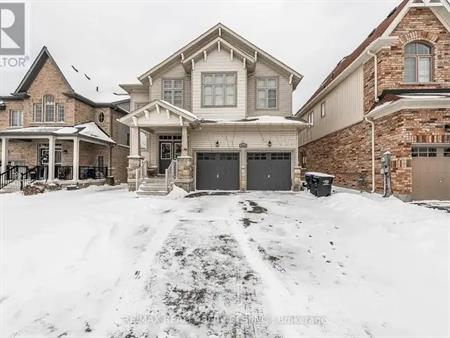 166 GOLD PARK GATE | 166 GOLD PARK GATE, Essa