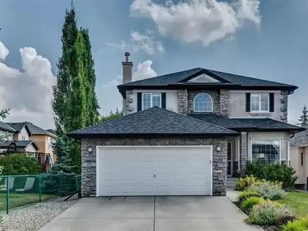 Beautiful, conveniently located family home for rent. Close to everything | Calgary