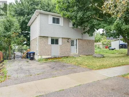 56 BRITANNIA AVENUE | 56 BRITANNIA AVENUE, Bradford West Gwillimbury
