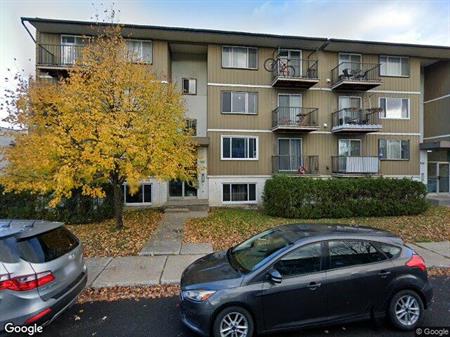 2 CH - 1 SDB - Longueuil - $1,350 /mo