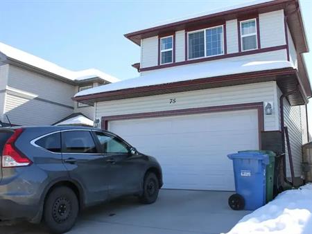 3+1 bedroom, 2.5 bathroom quiet two story house in Evergreen | 75 Everwoods Park Southwest, Calgary