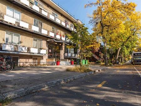 3.5 disponible maintenant 5 minutes à pied du marché IGA, METRO