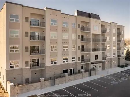 1740 SPRUCEWOOD AVENUE Unit# 305 | 1740 SPRUCEWOOD AVENUE Unit# 305, LaSalle