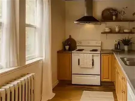 Charming/Renovated 3 Bedroom Second Floor Apartment in Peterborough Avenues | 320 Boswell Avenue, Peterborough