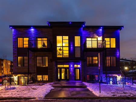5 1/2 LUXUEUX ASCENSEUR PRIVÉ 50 ANS ET PLUS OCTOBRE 2025 VENEZ VOIR SUR PLACE.. TRES GRAND 1740 PC HAUT DE GAMME. ST HUBERT 