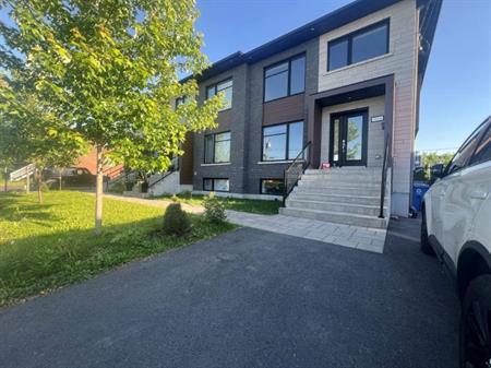 4 CH - 1 SDB - Longueuil - $2,895 /mo