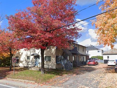 Grand 4 ½ à louer et rénové – Coaticook - 1er août 2025