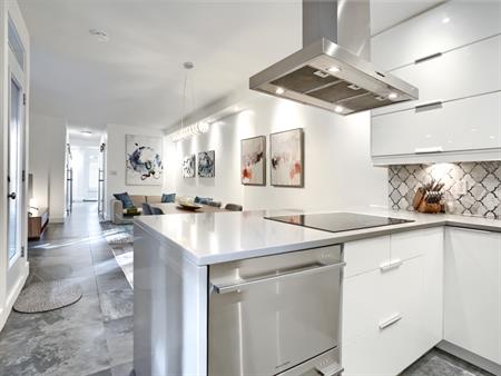 Moderne Spacieux RDC Avec Cour Privée