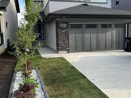 Executive 4-Bedroom 3 full bathrooms Home for Rent – Premium Parkside Lot | 3917 Chrustawka Place Southwest, Edmonton