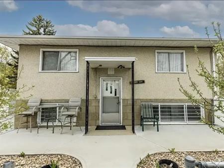 Cozy 1 bedroom 1 bath plus out door patio | 12905 126 Street Northwest, Edmonton