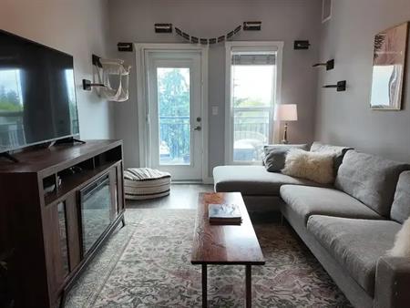 Top-Floor Corner Condo |2 Bed 2 Bath| South-Facing with Underground Parking & AC | 406 - 10126 144 Street Northwest, Edmonton