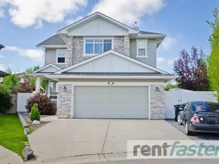 Newly renovated cul-de-sac house with huge backyard backing onto green space | 23 Cresthaven Bay SW, Calgary