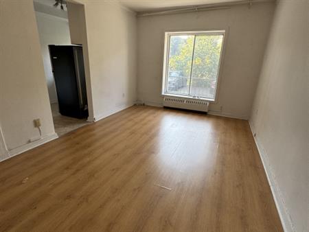 Studio Metro Montroyal - Lease Transfert