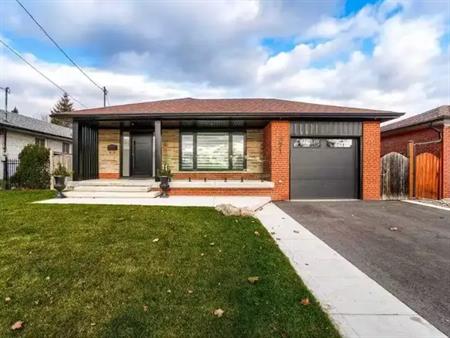 Spacious 3 Bed, 2 Bath Home for Rent in Prime Mississauga Location! | 1371 Ogden Avenue, Mississauga