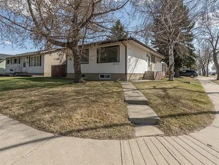 Whole house for rent! Double car garage included | 105A Avenue NW, Edmonton