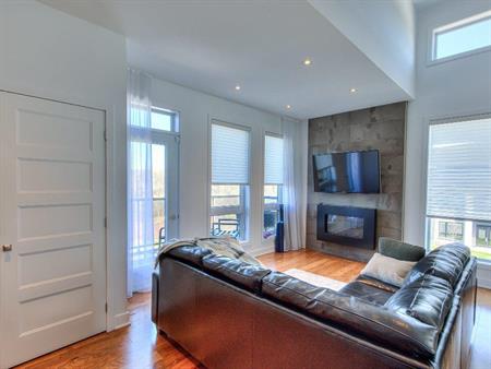 Penthouse situé dans le quartier rechercher de Urbanova a Terrebonne (appartement)