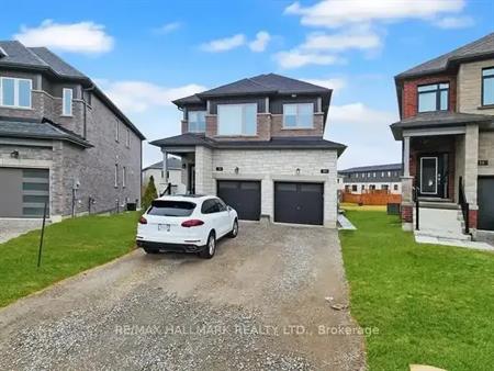 30 BARNYARD TRAIL | 30 BARNYARD TRAIL, Barrie
