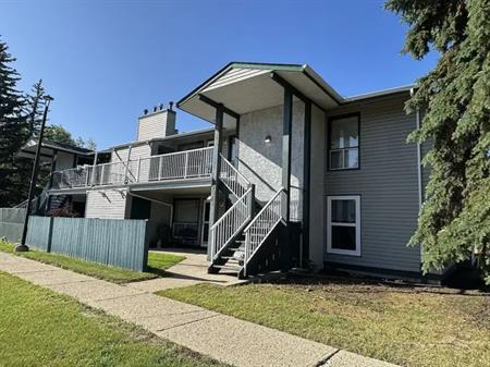 Spacious 2 Bedroom+ Den Townhouse in great location! | 1921 Saddleback Road Northwest, Edmonton