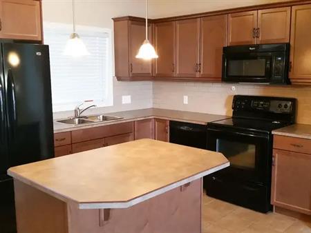 Beautiful townhome with double car garage, for rent in Kincora | Kincora NW Calgary, Calgary