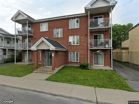 2 CH - 1 SDB - Saint-Jean-sur-Richelieu - $740 /mo