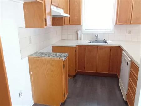 REPENTIGNY 4 1/2 LIBRE NIVEAU TERRASSE +STATIONNEMENT