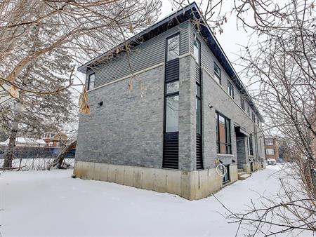 Grande Maison De Ville Sur 3 étages 3CAC 1350 P2 - Disponible