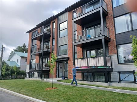 Condo 4 ½ à Louer Pour 1 Octobre 2025 à