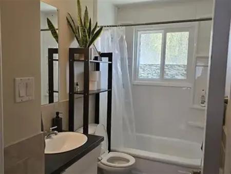 3 bdrm top floor quiet area close to all amenities | 5704 90 Avenue Northwest, Edmonton