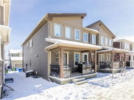A luxurious 3 - Bed, 2.5 Bath Duplex in Carrington | 1628 Carrington Boulevard, Calgary