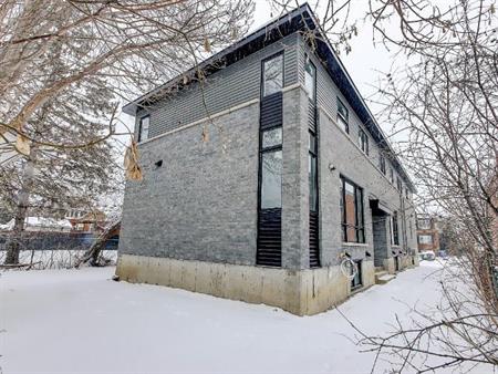 Grande maison de ville sur 3 étages 3CAC 1350 p2 - Disponible