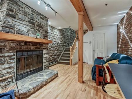 4 1/2 Charmant Vieux-Québec Sur 2 étages