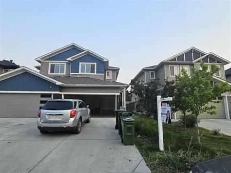 Beautiful Upper Unit Half Duplex with Modern Finishes | 7650 Creighton Place Southwest, Edmonton