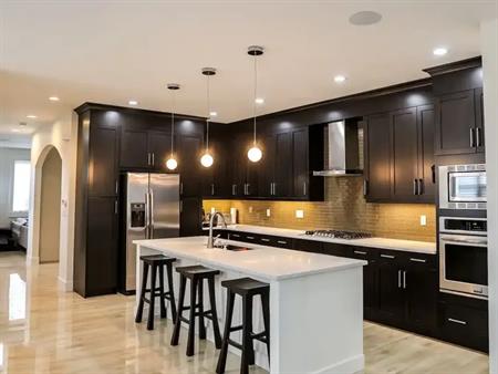 Beautiful modern clean 4 bedroom house in Calgary, 10 minutes from downtown | 2103 - 2103 1 Street Northwest, Calgary